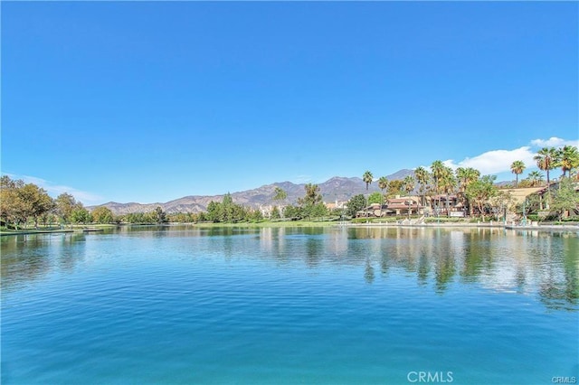 water view with a mountain view