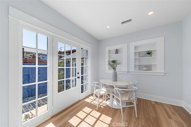 dining space featuring recessed lighting, visible vents, baseboards, and wood finished floors