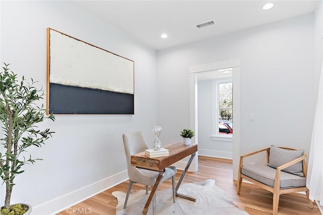 home office with light wood-style flooring, recessed lighting, visible vents, and baseboards