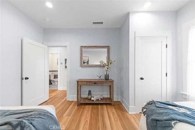 bedroom with light wood-style floors, recessed lighting, visible vents, and baseboards