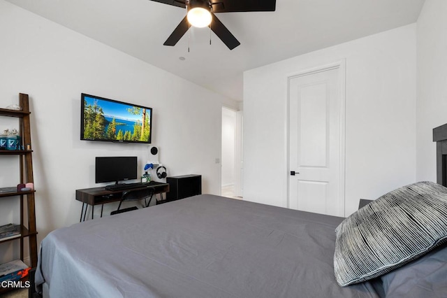 bedroom with ceiling fan