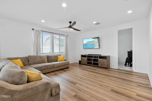 living area featuring recessed lighting, visible vents, light wood-style flooring, and baseboards