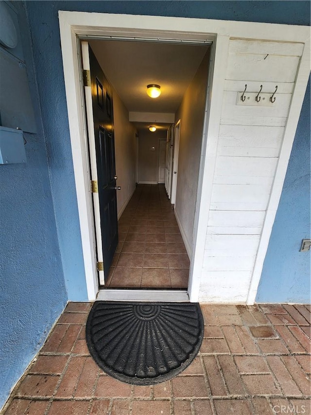 view of exterior entry with stucco siding