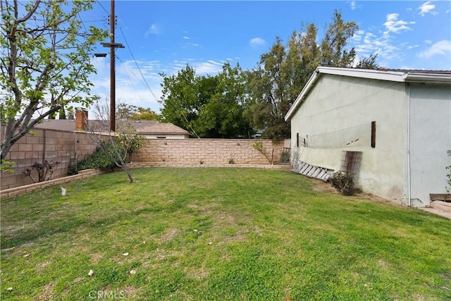 view of yard featuring a fenced backyard