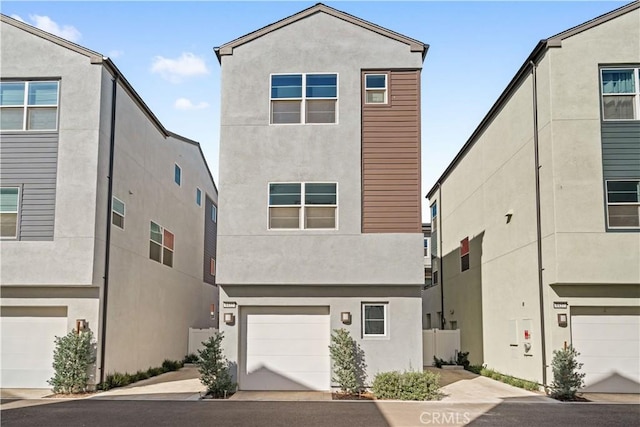 view of front facade with a garage and stucco siding