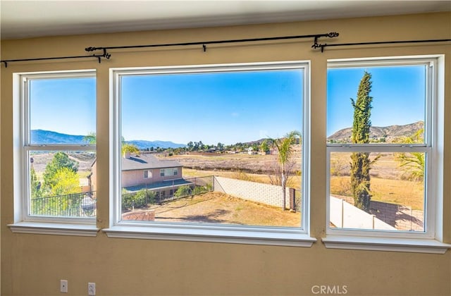 room details featuring a mountain view