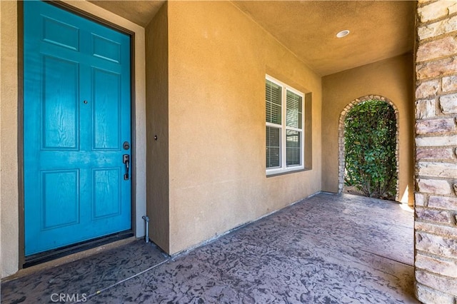 property entrance with stucco siding