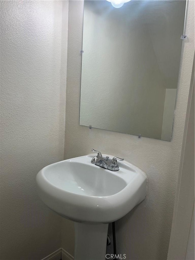 bathroom featuring a textured wall