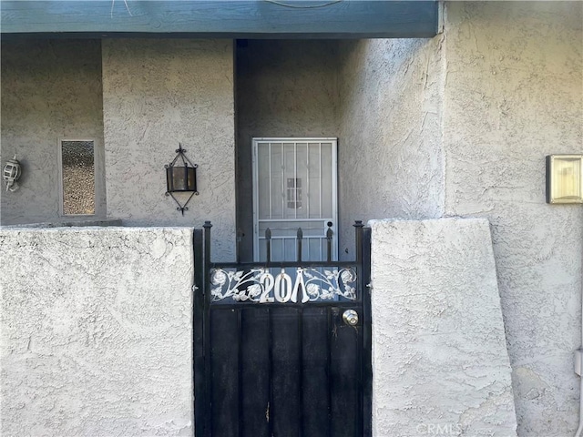 view of exterior entry with stucco siding