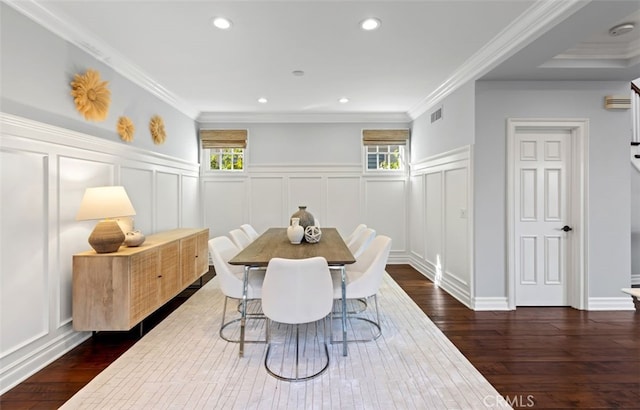 dining space with dark wood-style floors, recessed lighting, visible vents, and crown molding