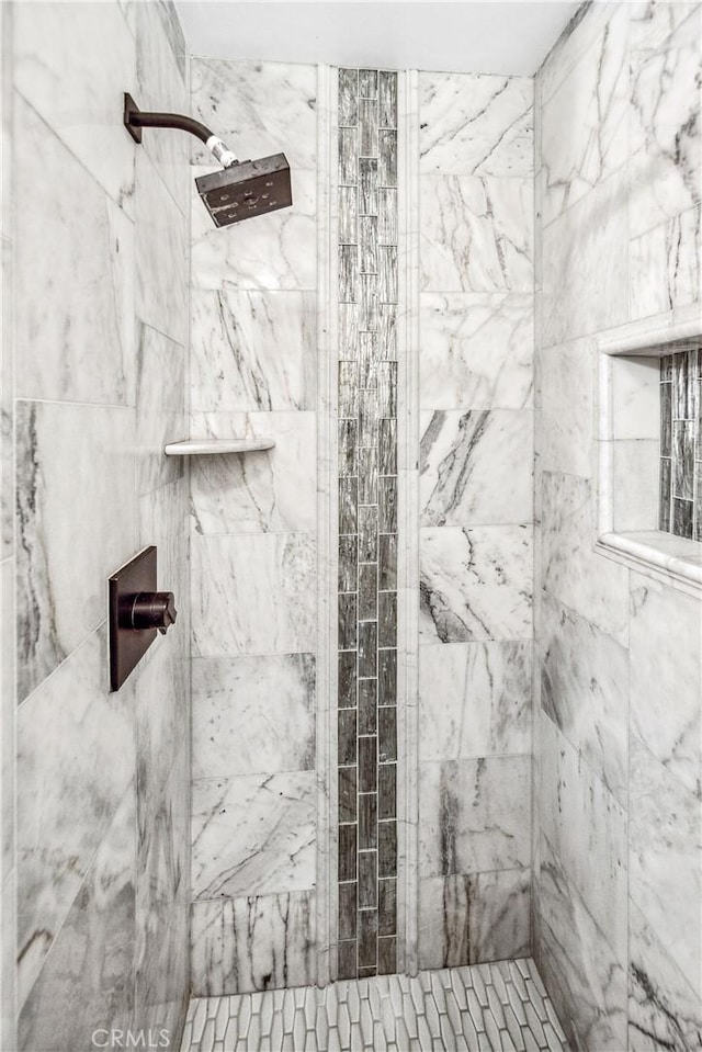 bathroom featuring tiled shower