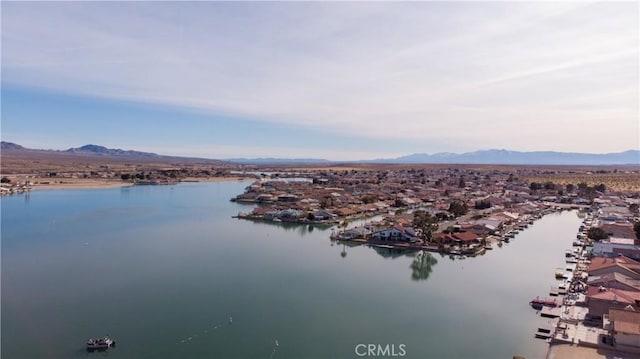 water view with a mountain view