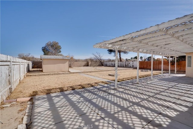 view of yard featuring an outbuilding, a shed, a fenced backyard, and a pergola