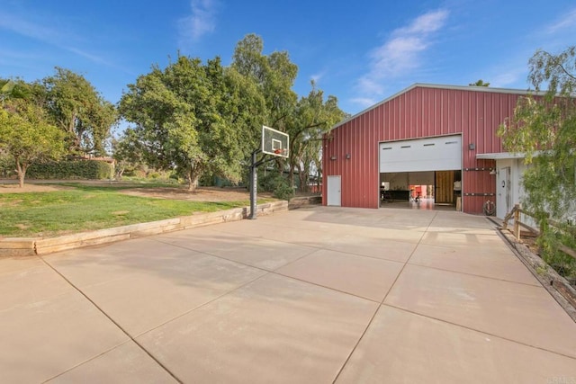 detached garage featuring driveway