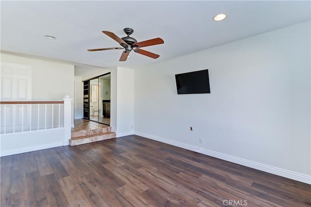 empty room with dark wood-type flooring, recessed lighting, ceiling fan, and baseboards