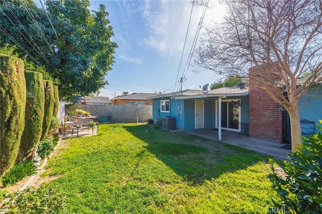 view of yard featuring a patio, cooling unit, and fence