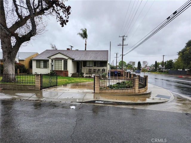 ranch-style house featuring a fenced front yard and a front yard