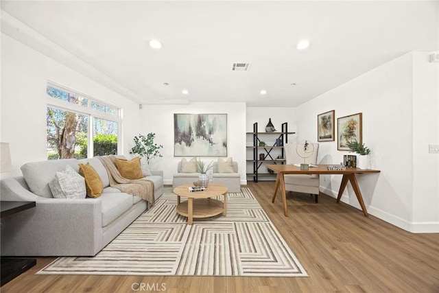 living area featuring recessed lighting, wood finished floors, visible vents, and baseboards