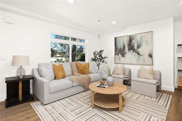 living area featuring recessed lighting, wood finished floors, and baseboards