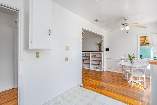 dining room with visible vents, light floors, and a ceiling fan