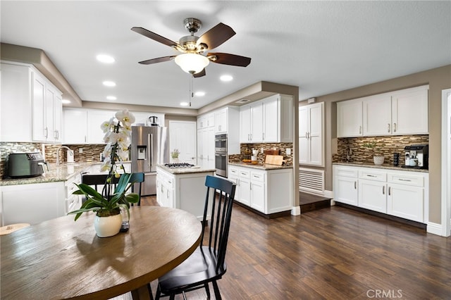 dining space featuring dark wood-style floors, ceiling fan, and recessed lighting