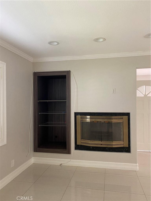 interior details featuring baseboards and ornamental molding