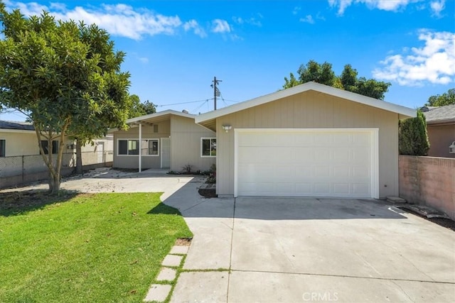 view of front of house featuring a garage, fence, driveway, and a front lawn