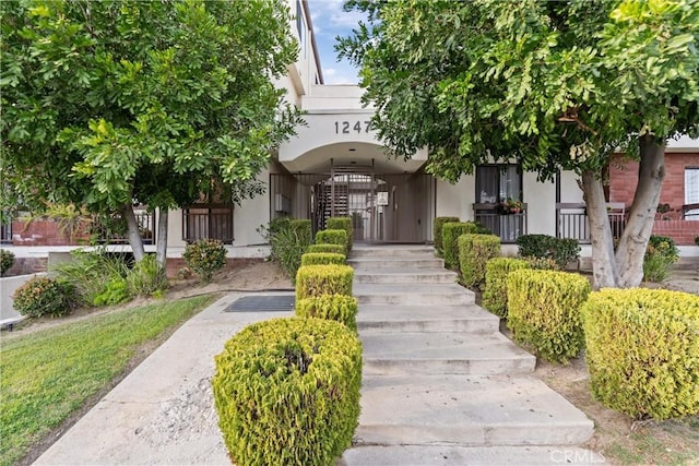 view of exterior entry with stucco siding