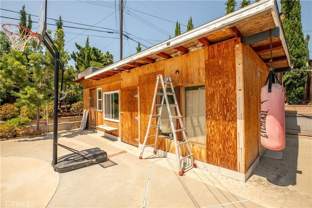 view of outbuilding