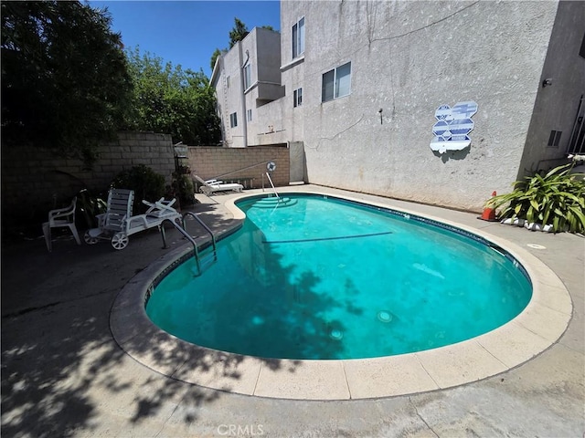 9146 Tobias Ave Unit 3, Panorama City, CA 91402 - community pool with a patio