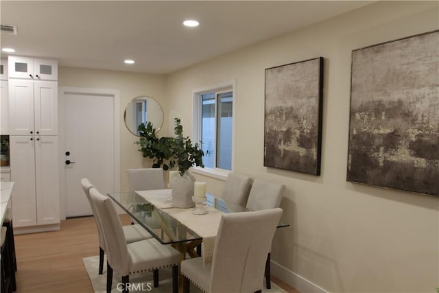 dining room featuring light wood-type flooring, baseboards, visible vents, and recessed lighting