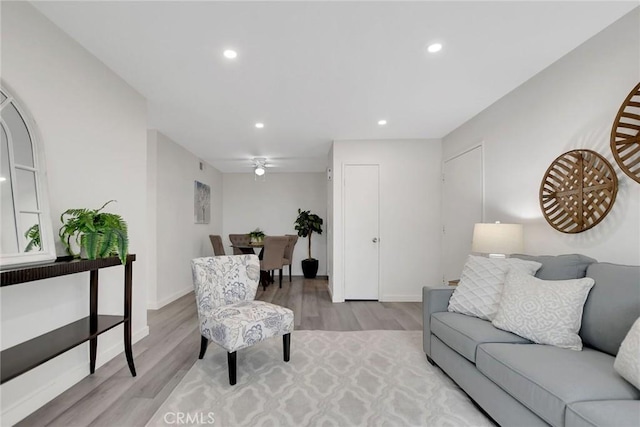 living area featuring recessed lighting, baseboards, and wood finished floors