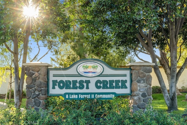 view of community / neighborhood sign