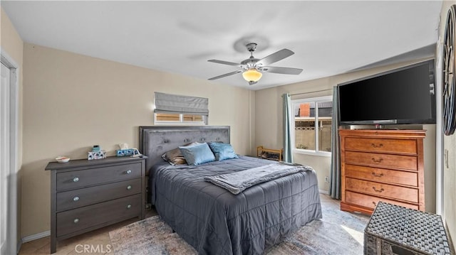 bedroom featuring baseboards and a ceiling fan