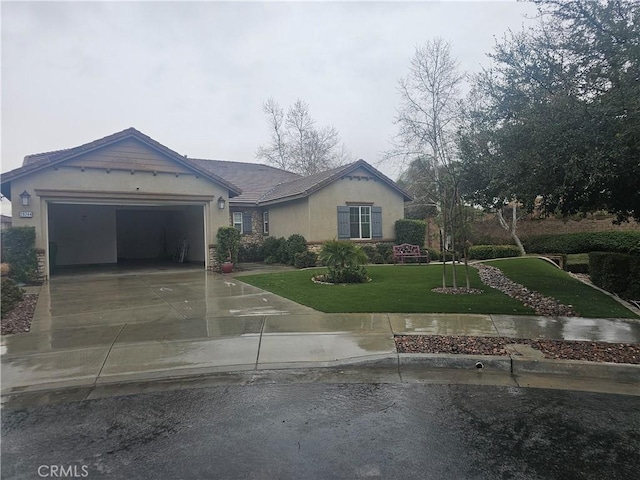 ranch-style home with stucco siding, driveway, an attached garage, a front yard, and a tiled roof