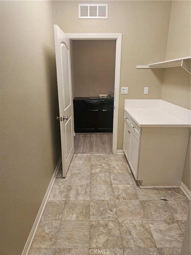 laundry room with visible vents and baseboards