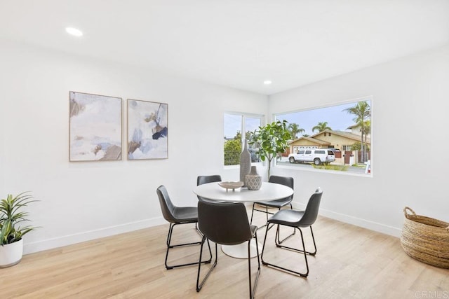 dining area with recessed lighting, light wood-style flooring, and baseboards