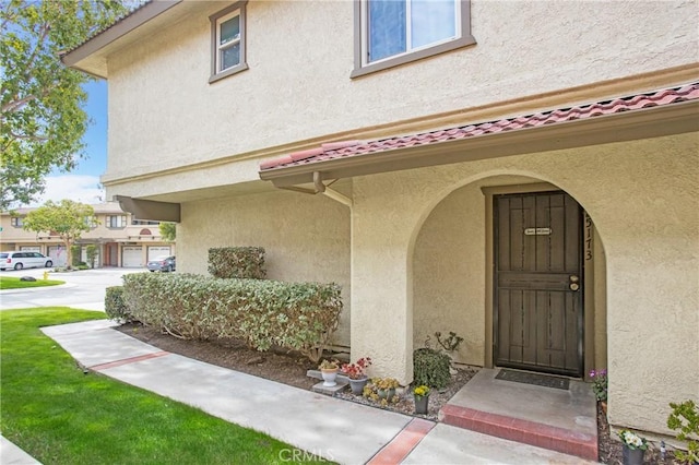 entrance to property with stucco siding