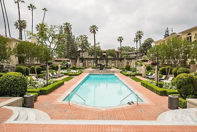 view of swimming pool