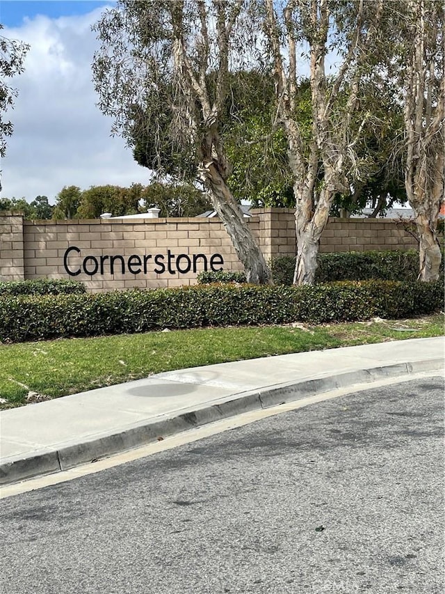 view of community / neighborhood sign