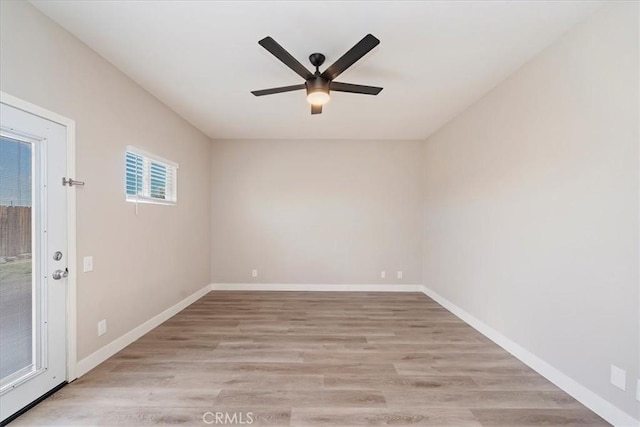 unfurnished room featuring light wood-style floors, baseboards, and a ceiling fan