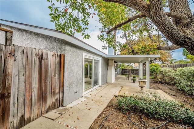 view of yard featuring a fenced backyard and a patio area