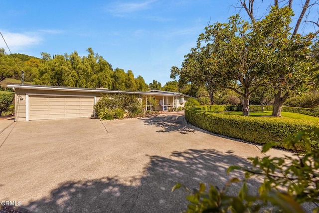 view of front of house featuring a garage and driveway