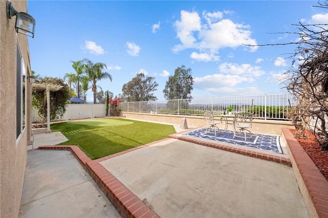 40115 Starling St, Temecula, CA 92591 - fenced backyard with a patio and a putting green