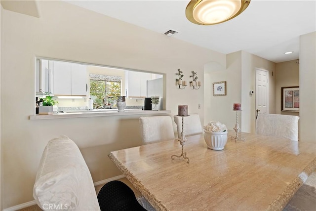 dining area featuring visible vents and baseboards