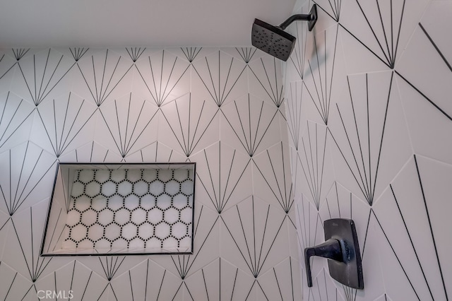 room details featuring a tile shower