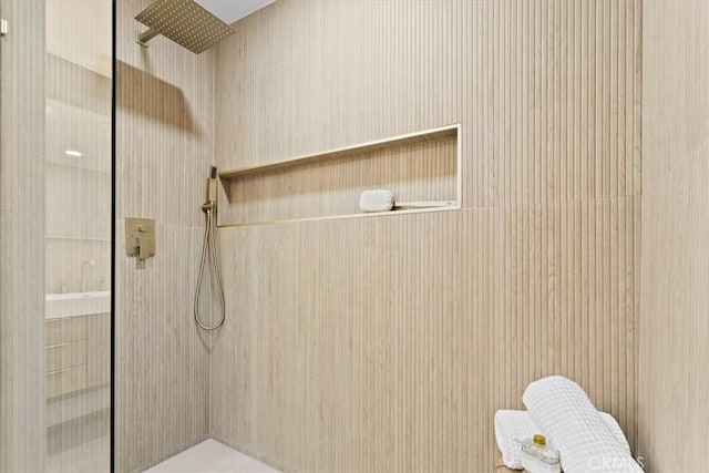 full bathroom featuring tiled shower