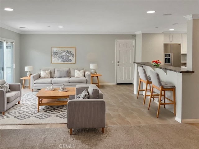 living area featuring crown molding, recessed lighting, and baseboards