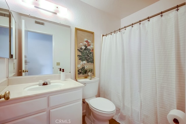 bathroom with toilet, curtained shower, visible vents, and vanity