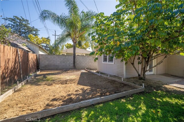 view of yard featuring a fenced backyard